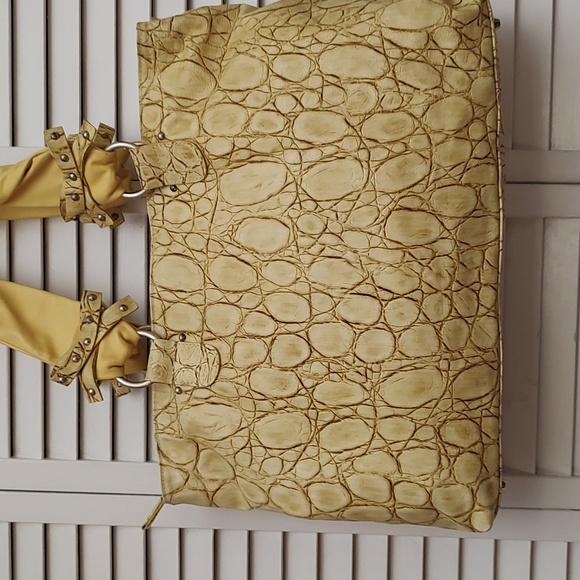Ripani Yellow Ripple Embossed Leather Handbag - Picture 4 of 9